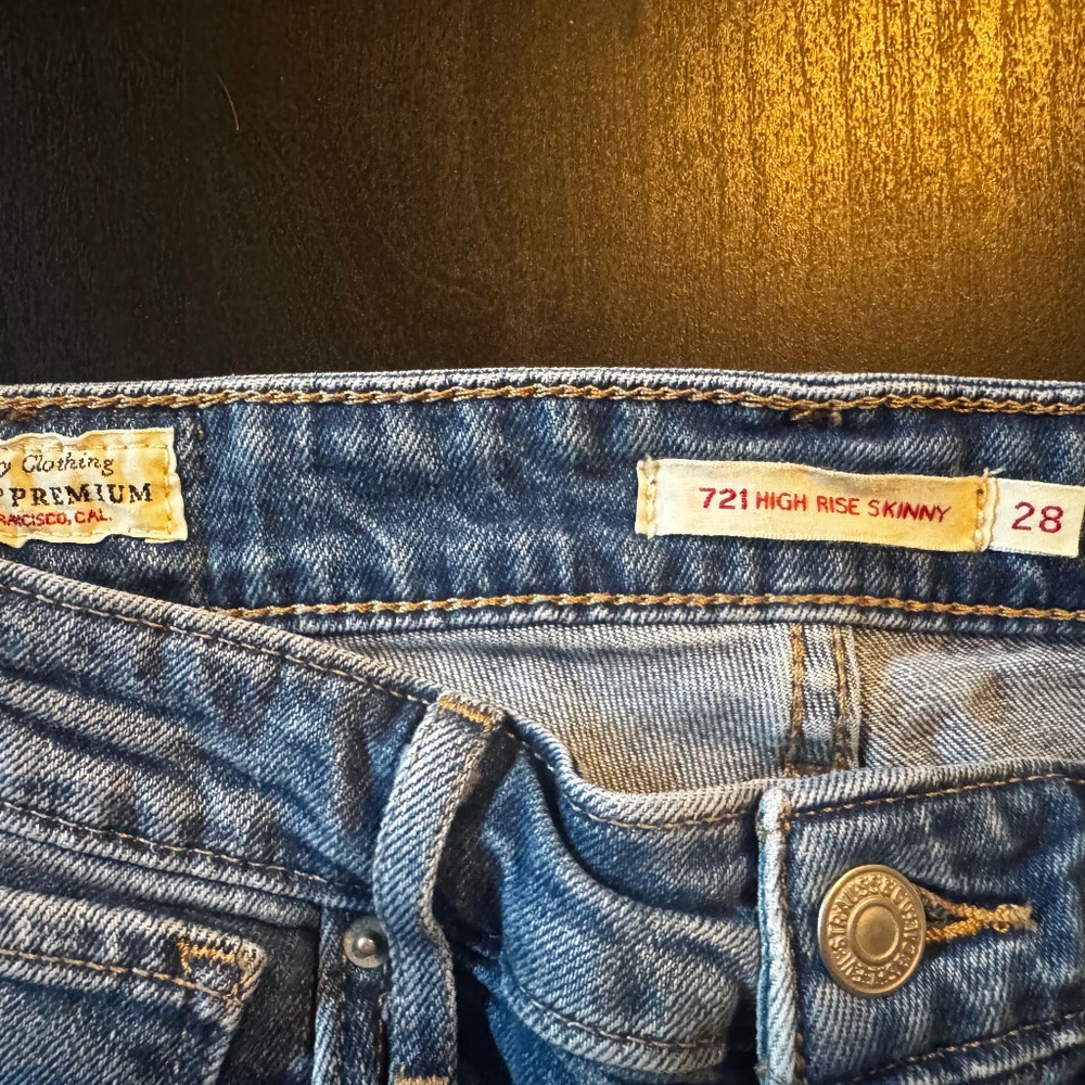 Levi’s 721 high rise skinny size 28